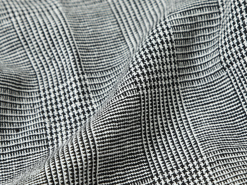 綿麻ストレッチ素材裾リブイージークロップドパンツのモデル着用画像