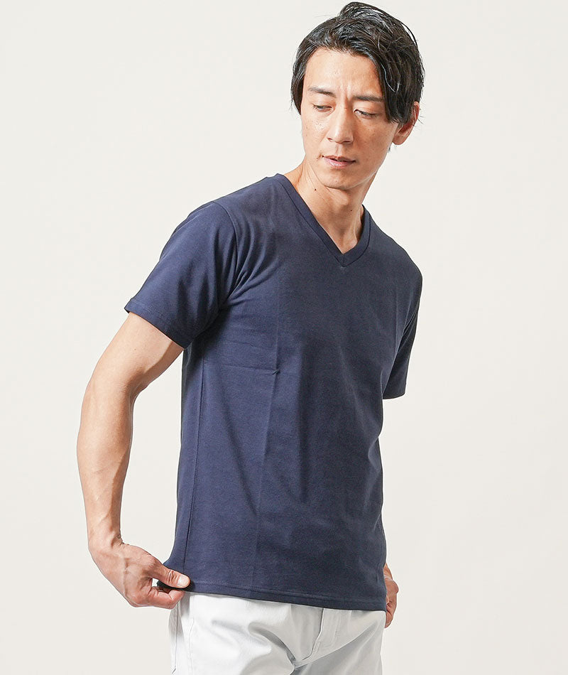 40代メンズ夏の3点コーデセット　ダークブルー5分袖カーディガン×ネイビー半袖Tシャツ×白スリムアンクルチノパンツ