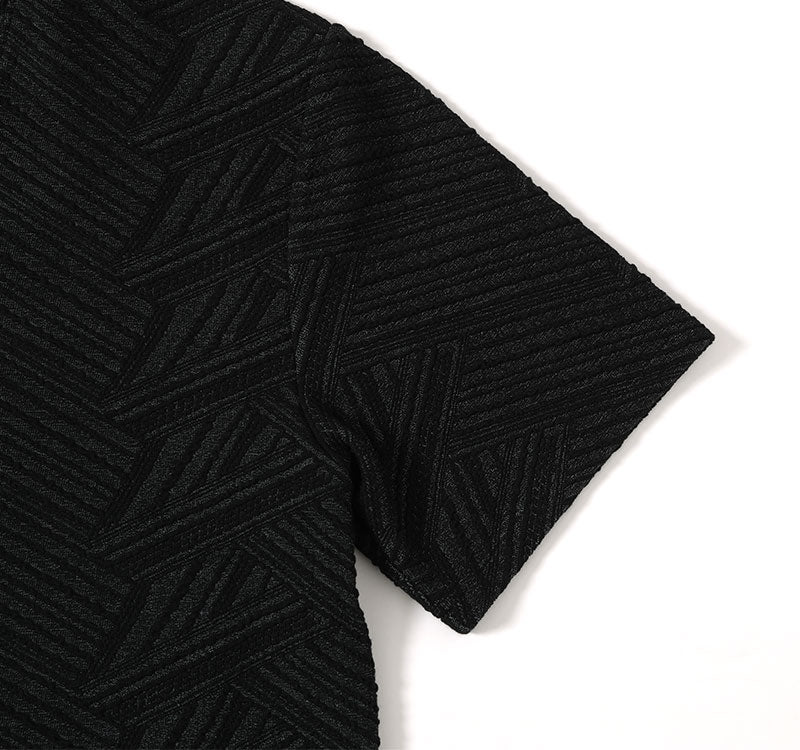 膨れジャガードデザイン半袖ⅤネックＴシャツのモデル着用画像