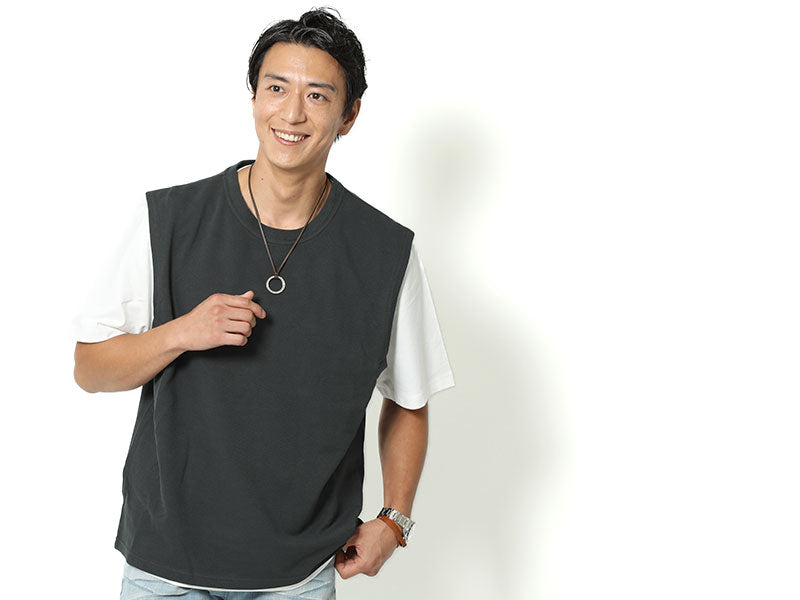 「セール品」リラックスシルエット半袖Tシャツ×シンプルベスト　２点セットのモデル着用画像