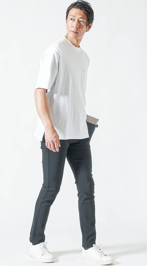 30代メンズ夏の3点コーデセット　白半袖Tシャツ×サックスグレー半袖Tシャツ×黒ストレッチチノパンツ
