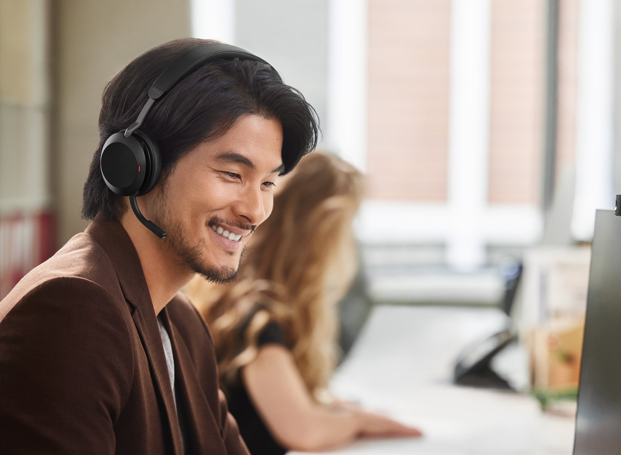 WIRELESS AND WIRED HEADSETS FOR BUSINESS | SourceIT | Funkkopfhörer