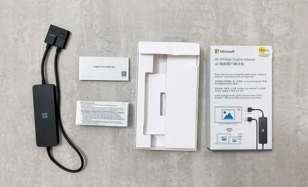 Microsoft 4k Wireless Display Adapter පෙට්ටියේ ඇති දේ