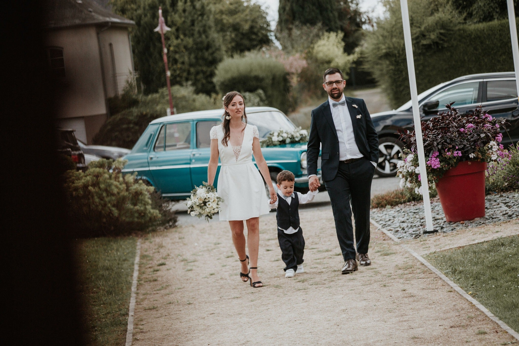 Arrivée des mariés à la mairie Mariage thème marin Justine et Sébastien.jpg__PID:edfa0b18-d382-444b-8263-a890945cb522