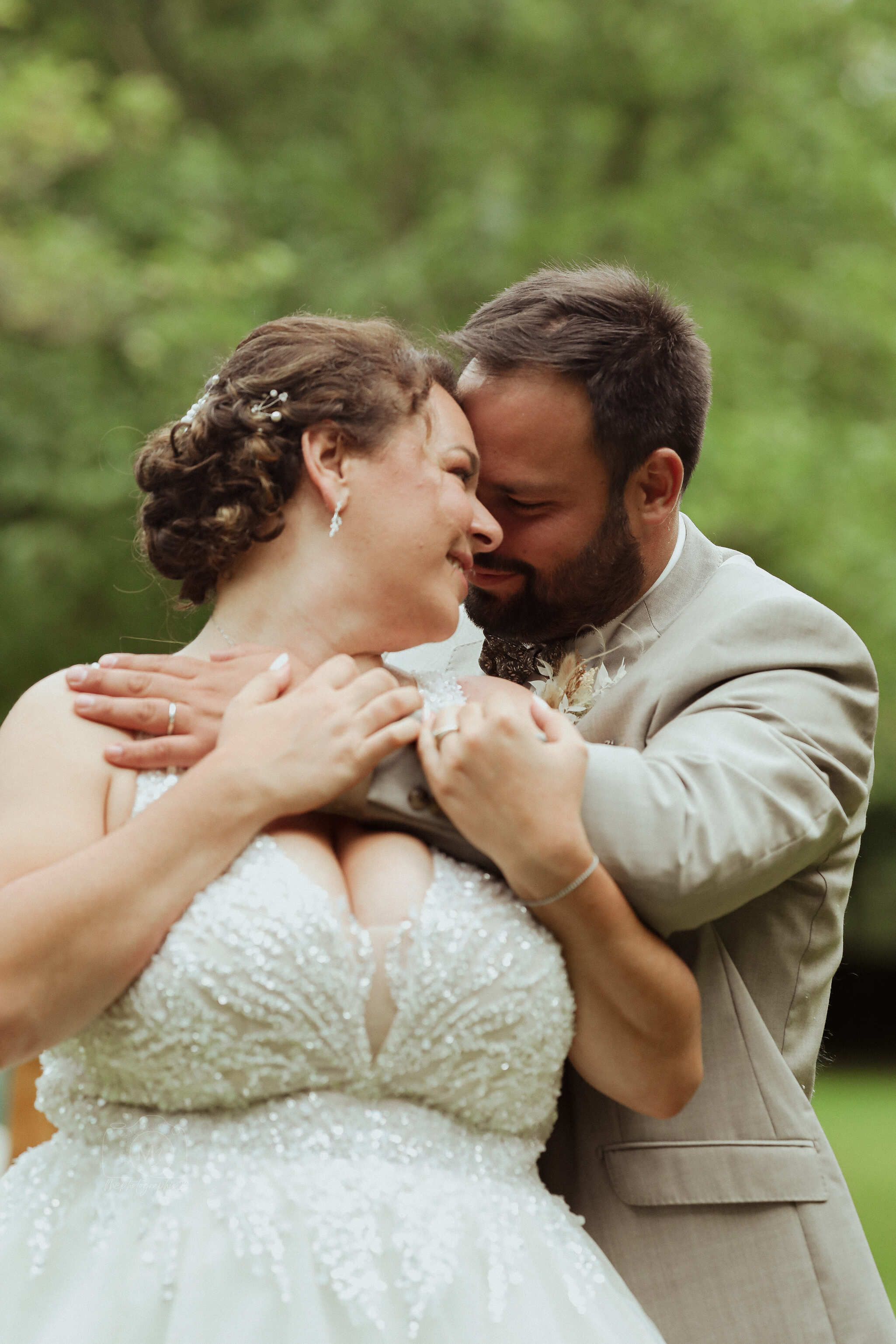 Couple regard - Mariage d'Angèle et Willy.jpeg__PID:e9375739-82ae-4323-b14d-9ec0bec38104