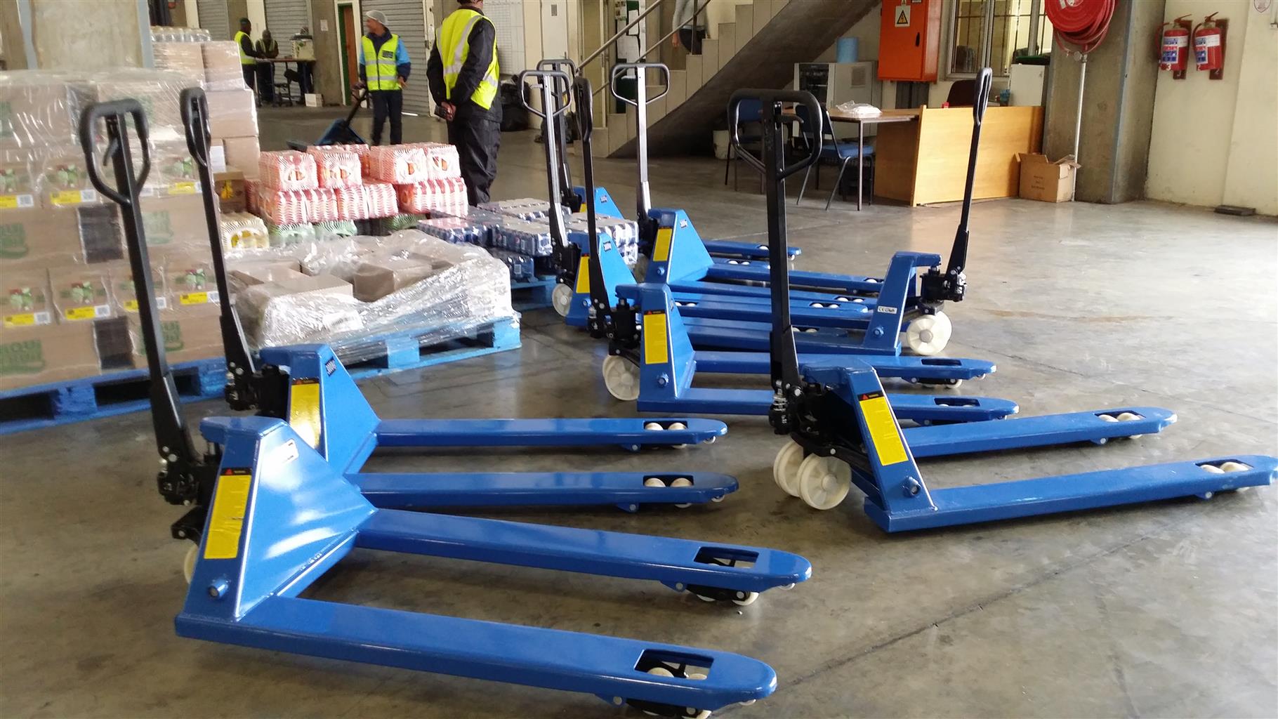 How much does a pallet jack weigh? article preview photo