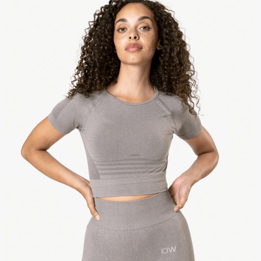Se ICANIWILL Define Seamless Cropped T-shirt Taupe Melange Wmn hos Muscle House