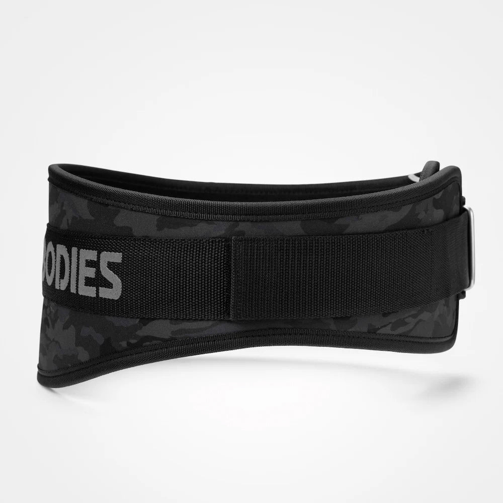 Se Better Bodies Camo Gym Belt - Dark Camo hos Muscle House