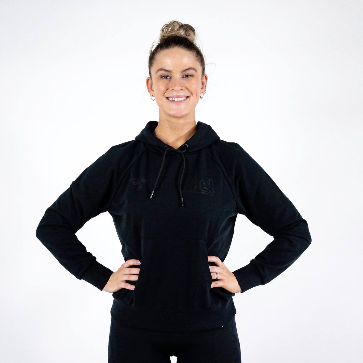 Brug Hummel NONI Hoodie  -  Black til en forbedret oplevelse