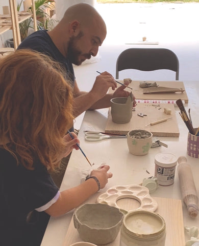 Taller de ceramica en familia, haz tu pieza de cerámica en nuestro taller