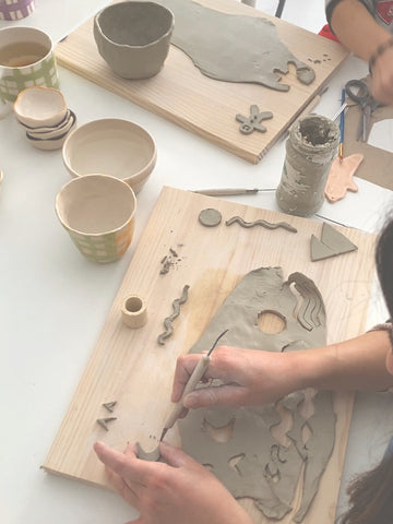 Taller de ceramica en pipa&happy haz tu pieza de cerámica en nuestro taller