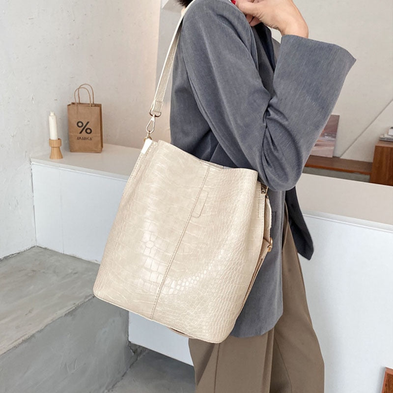 slouchy satchel bolsa