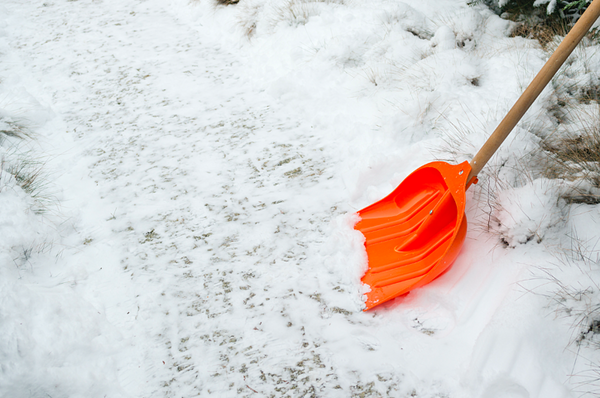 Best Snow Shovel Techniques for Seniors