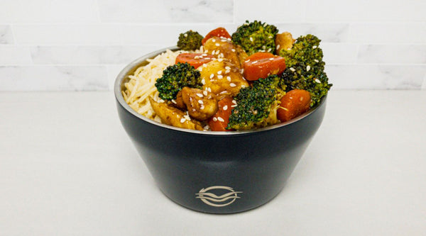 Black Calicle Insulated Bowl filled with Rice, Chicken and Veggies
