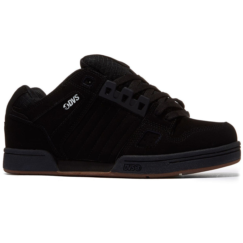 skate shoes black gum