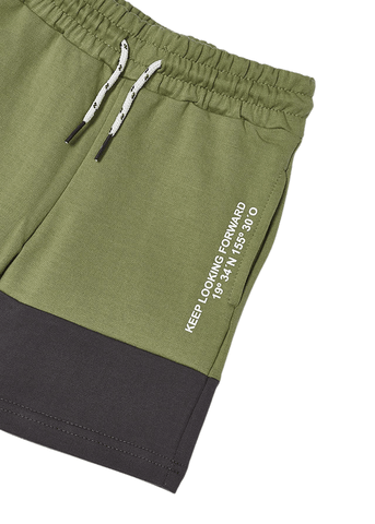 Trening 3 Piese Crem cu Verde, Hanorac si 2 Perechi de Pantaloni Sport Scurti si Lungi 3869 Mayoral