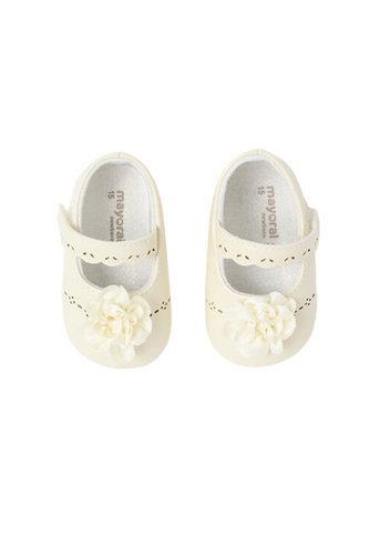 Elegant Cream Ballet Flats with Buckle and Flower col 69 art 9688 Mayoral