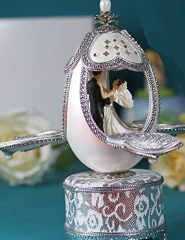 Mechanical Classical Eggshell Couple Wedding Gift in the Music Box