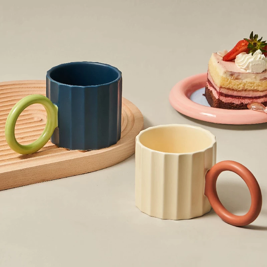 https://cdn.shopify.com/s/files/1/0605/4687/5610/products/JapanesePastelRippleCeramicMug_ArtsyChicHandleCoffeeTeaCup_6_533x.png?v=1657947717