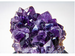 a purple amethyst cluster in high resolution