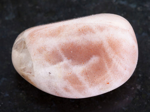 A beautiful peach moonstone, often used for it's healing benefits towards feminine energies to regulate emotional patterns.