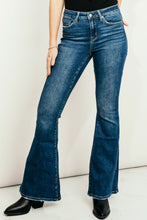 Load image into Gallery viewer, Zenana Bell Bottom Jeans with Pockets in Medium
