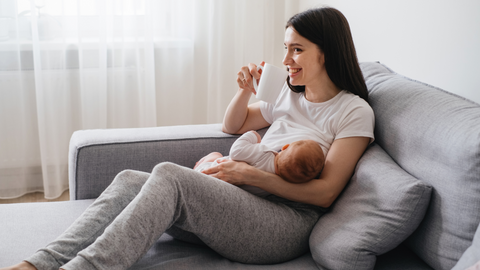 mom drinking water while breastfeeding