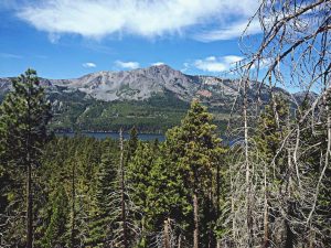 hiking-desolation-wilderness