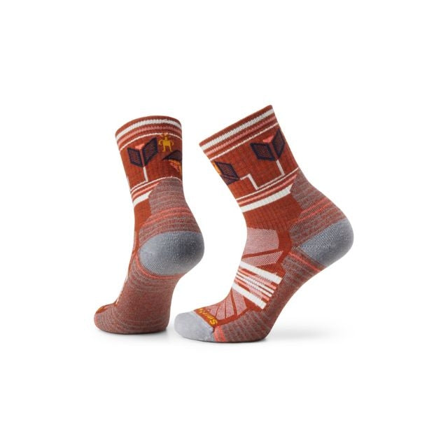 Women's Hike Light Cushion Castle Peak Pattern Mid Crew Socks