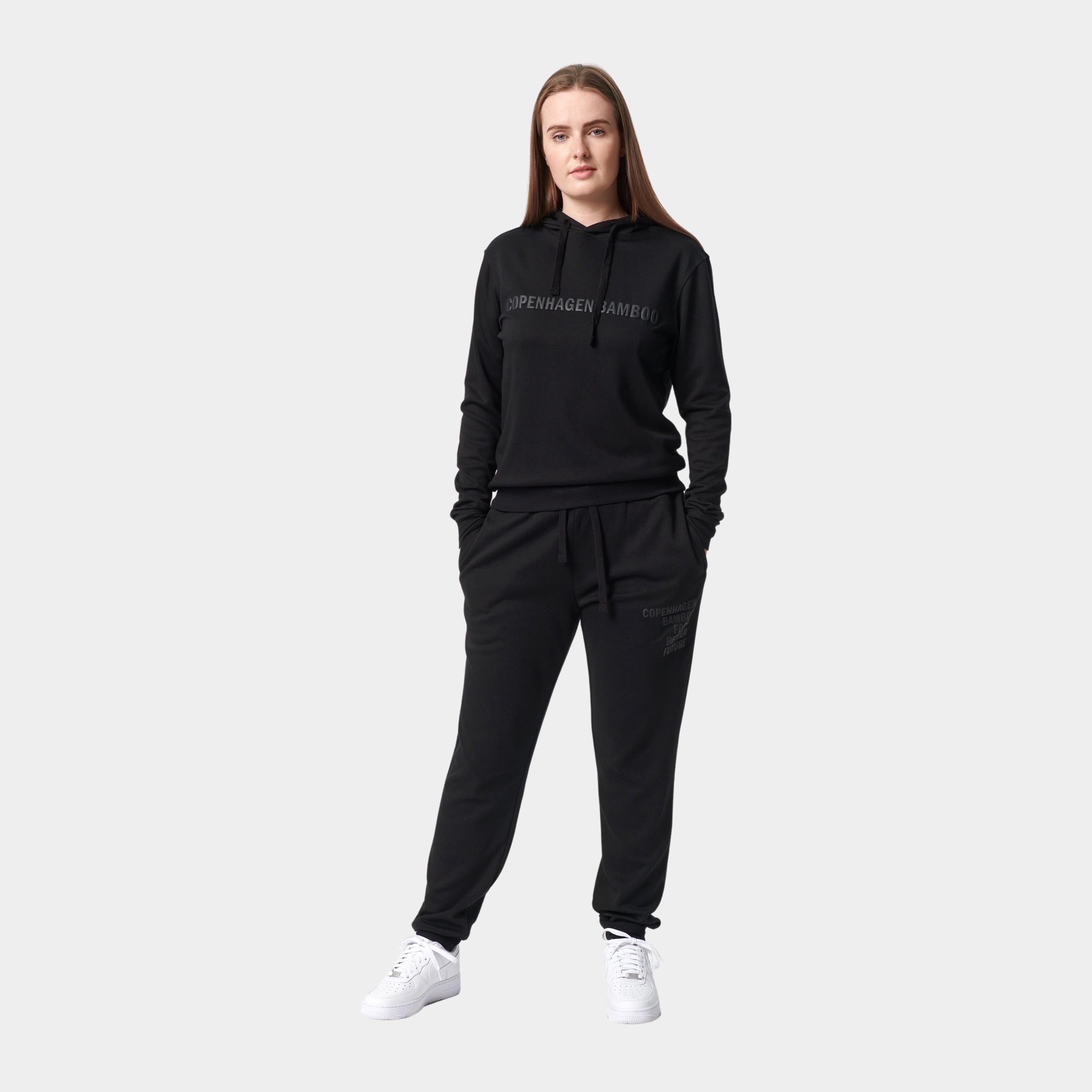 Billede af Bambus hoodie joggingsæt i sort med logo til damer fra Copenhagen Bamboo, XS