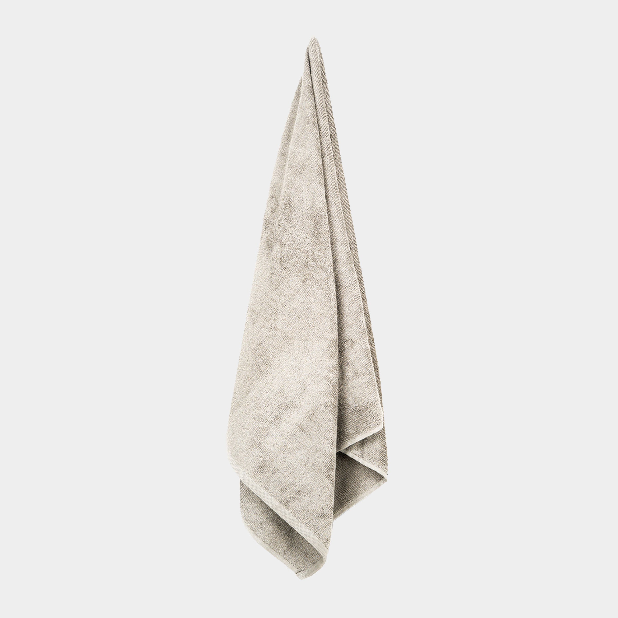 Se Bambus badehåndklæde 50x90 cm sand fra Nordic Weaving hos Bambustøj.dk