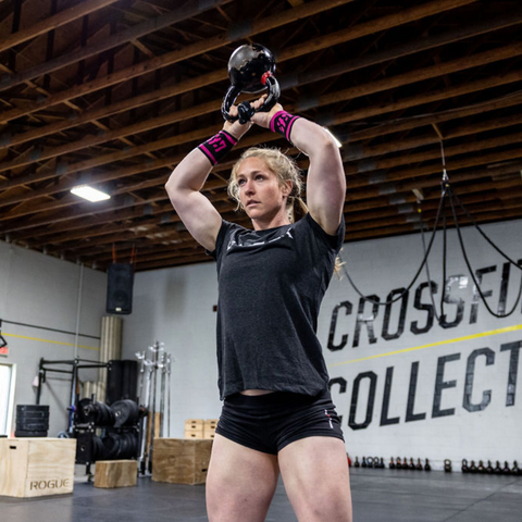 female athlete straight posture lifting kettlebell