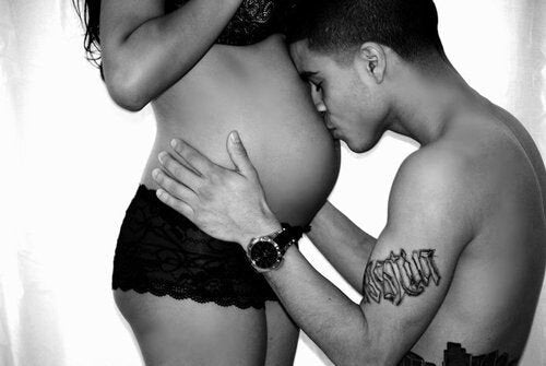 10 Positions for Great Sex During Pregnancy picture
