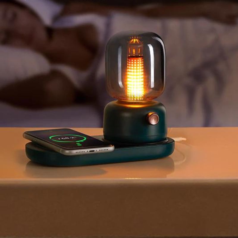 lampe de chevet design contemporain allumée dans une chambre à coucher