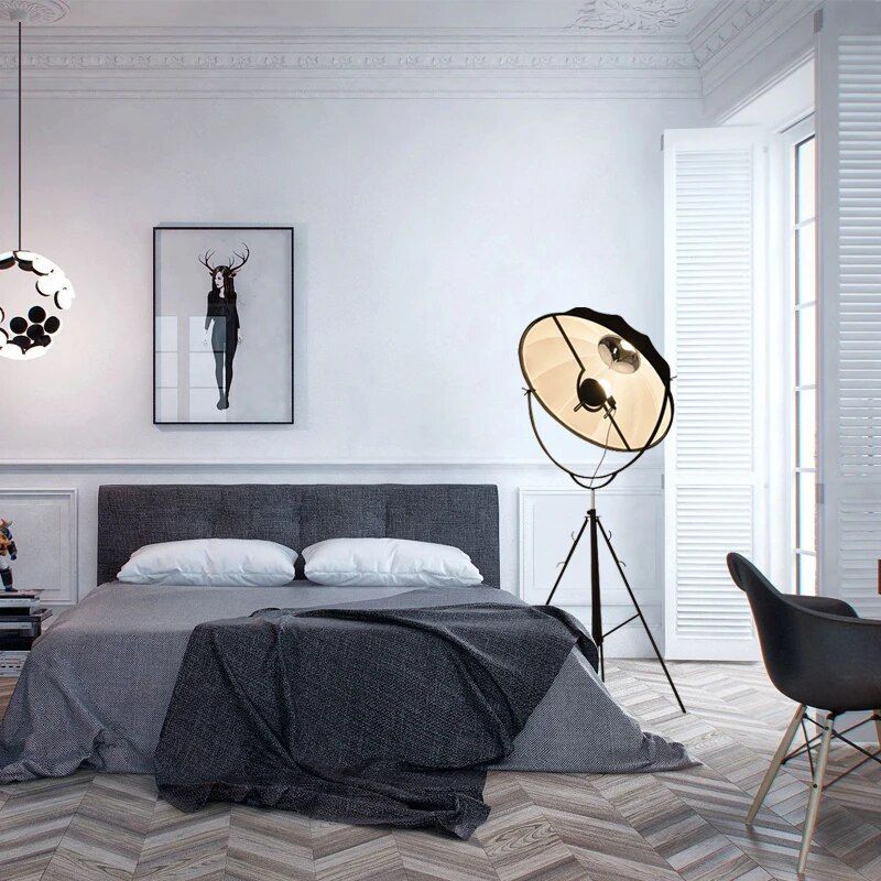 Lampe de chevet design haut de gamme allumée dans une chambre à coucher