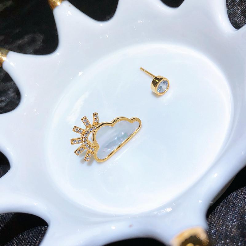 14K Gold Stud Round Moissanite Sun Cloud Asymmetric Earrings For Sale