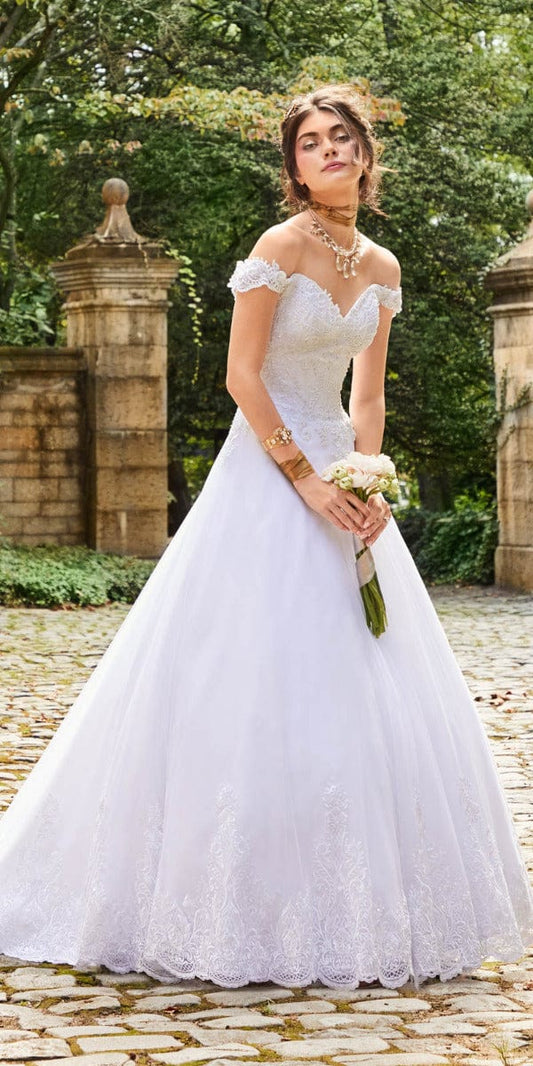 Inimitable-Apple-Inverted-Triangle-Brooch-White-Sleeveless-Strapless-Ball- Gown-Ball-Gown-Wedding-Dresses-WG2810, ￼