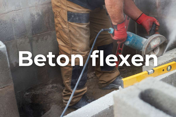 Ein Handwerker beim Beton flexen im Innenraum