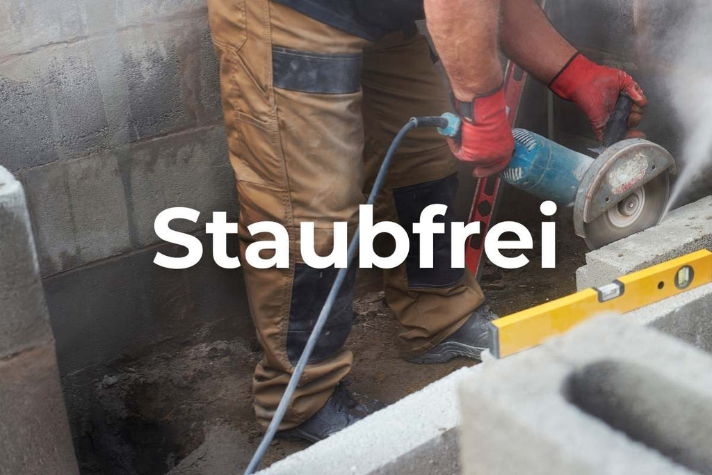 Ein Heimwerker beim Beton schneiden dass eine Menge Staub erzeugt