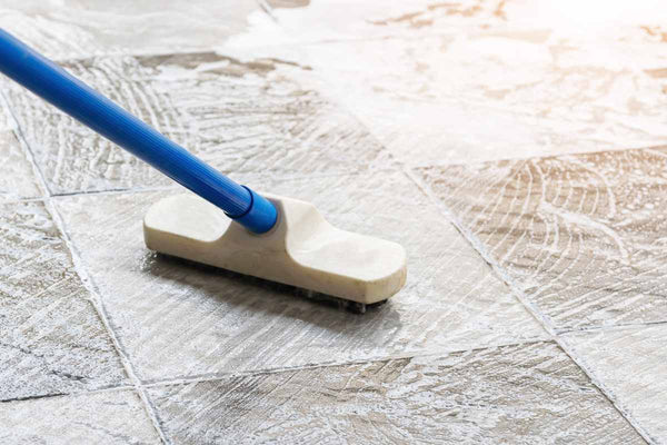 The tiles to be impregnated or sealed are cleaned beforehand with household products or just water.