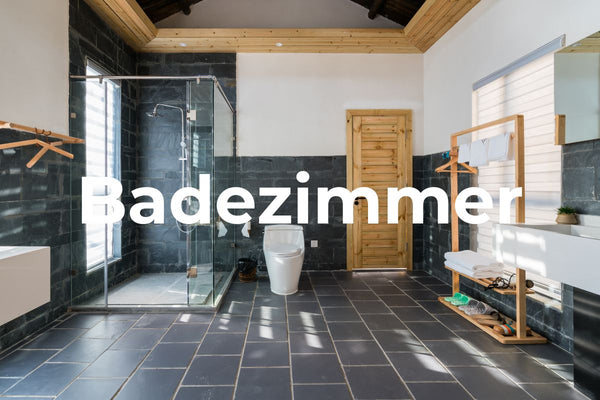 Keramik im Badezimmer auf dem Boden verlegt