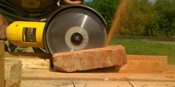 Cutting natural stone with the angle grinder (Flex)