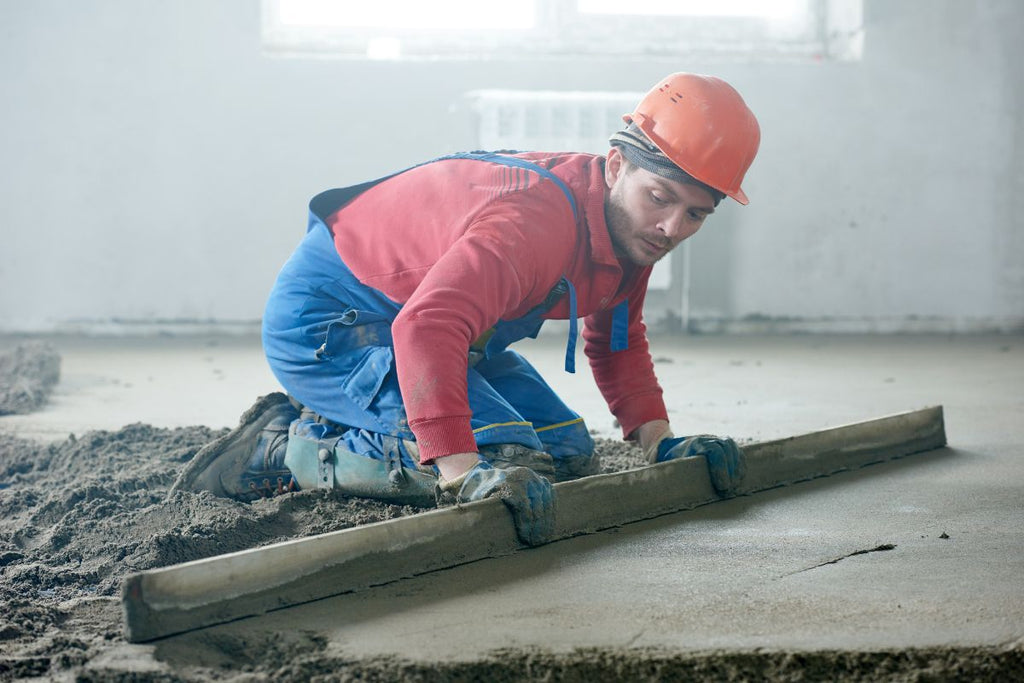 Image of a craftsman laying a new layer of screed