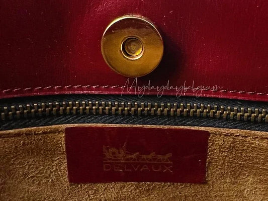 LAILA VINTAGE on Instagram: 1990s Delvaux, unisex “le Brillant” bag  (available at store) #delvaux #vintagedelvaux #delvauxvintage  #delvauxbrillant #brillant #brillantbag #vintagedelvauxbrillant  ##vintagebag #vintage #lailavintage