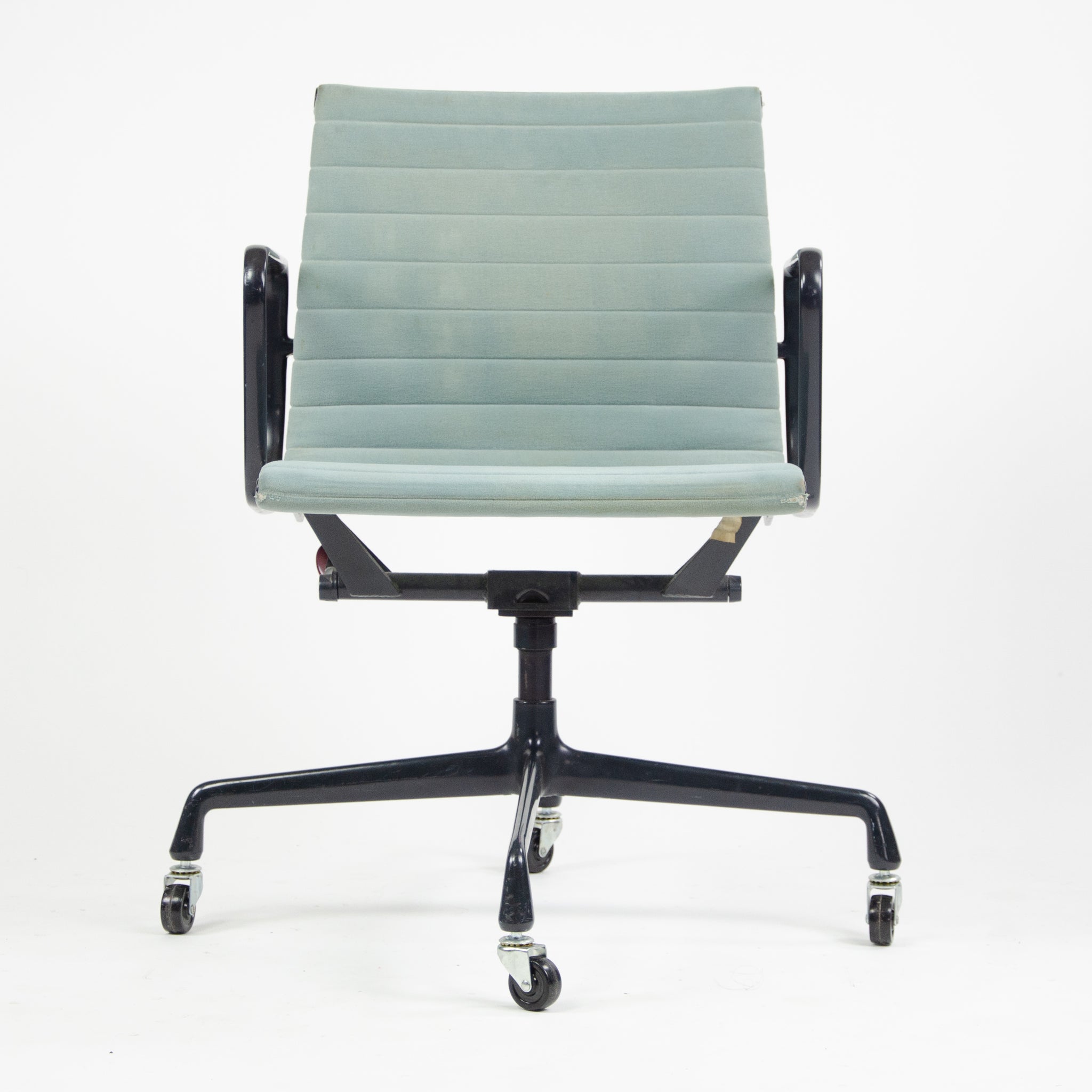 Herman Miller Eames 1985 Aluminum Group Executive Desk Chair Blue