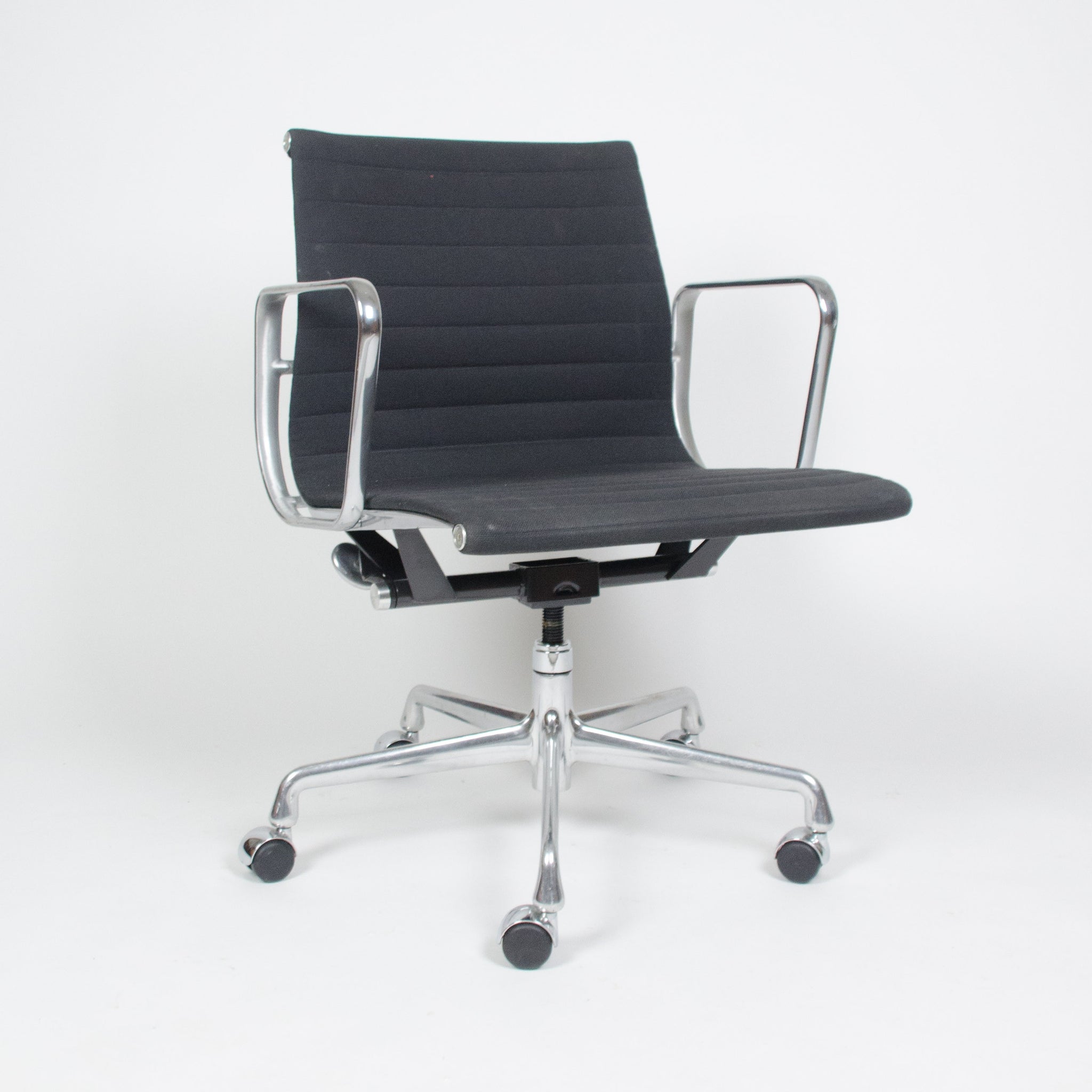 Eames Herman Miller Aluminum Group Executive Desk Chairs Black Fabric 16 Available