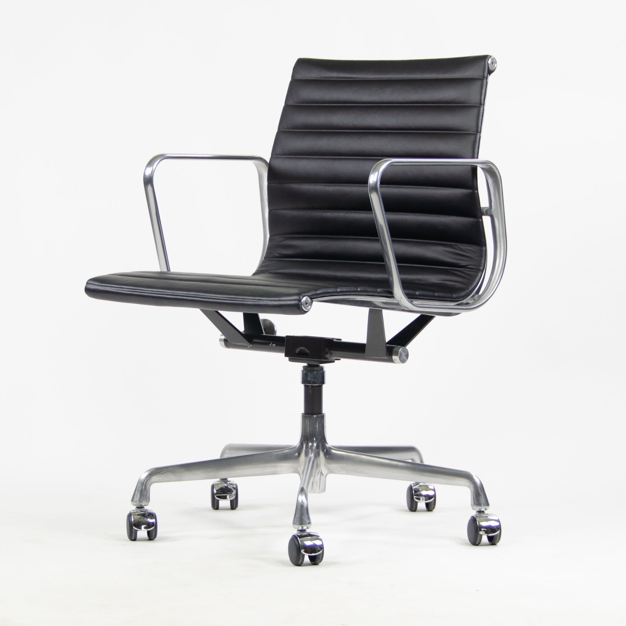 Eames Herman Miller Low Aluminum Group Management Desk Chair Black