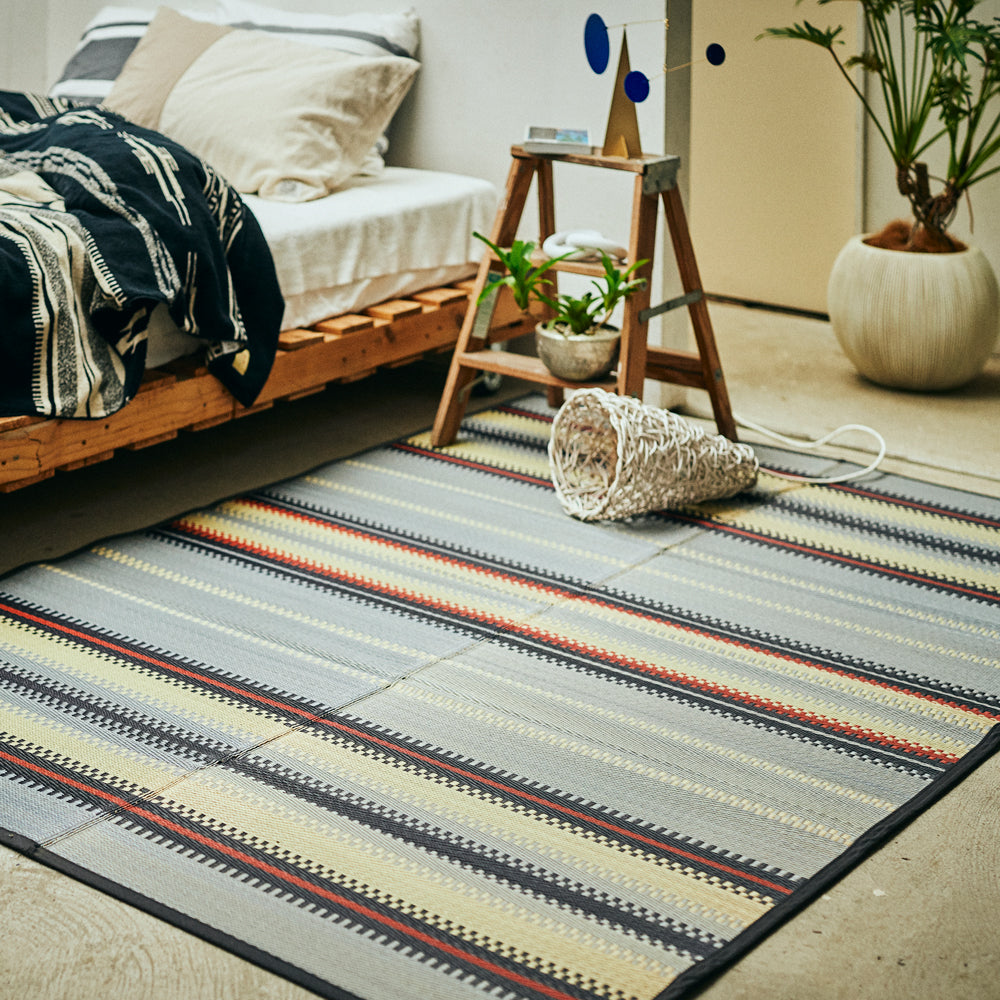 BASSHU IGUSA WOVEN RUG - BORDER BLUE