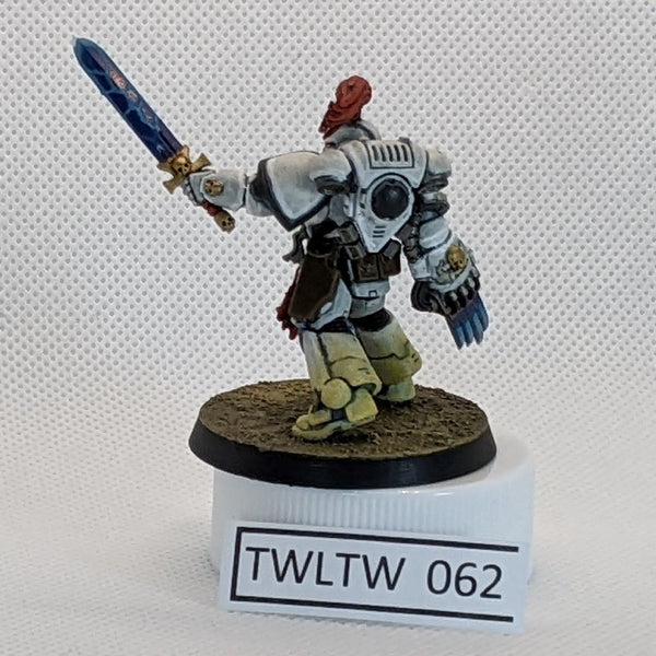 Space Marine Lieutenant Conversion w Lightning Claws and Power Sword- – The  War Library