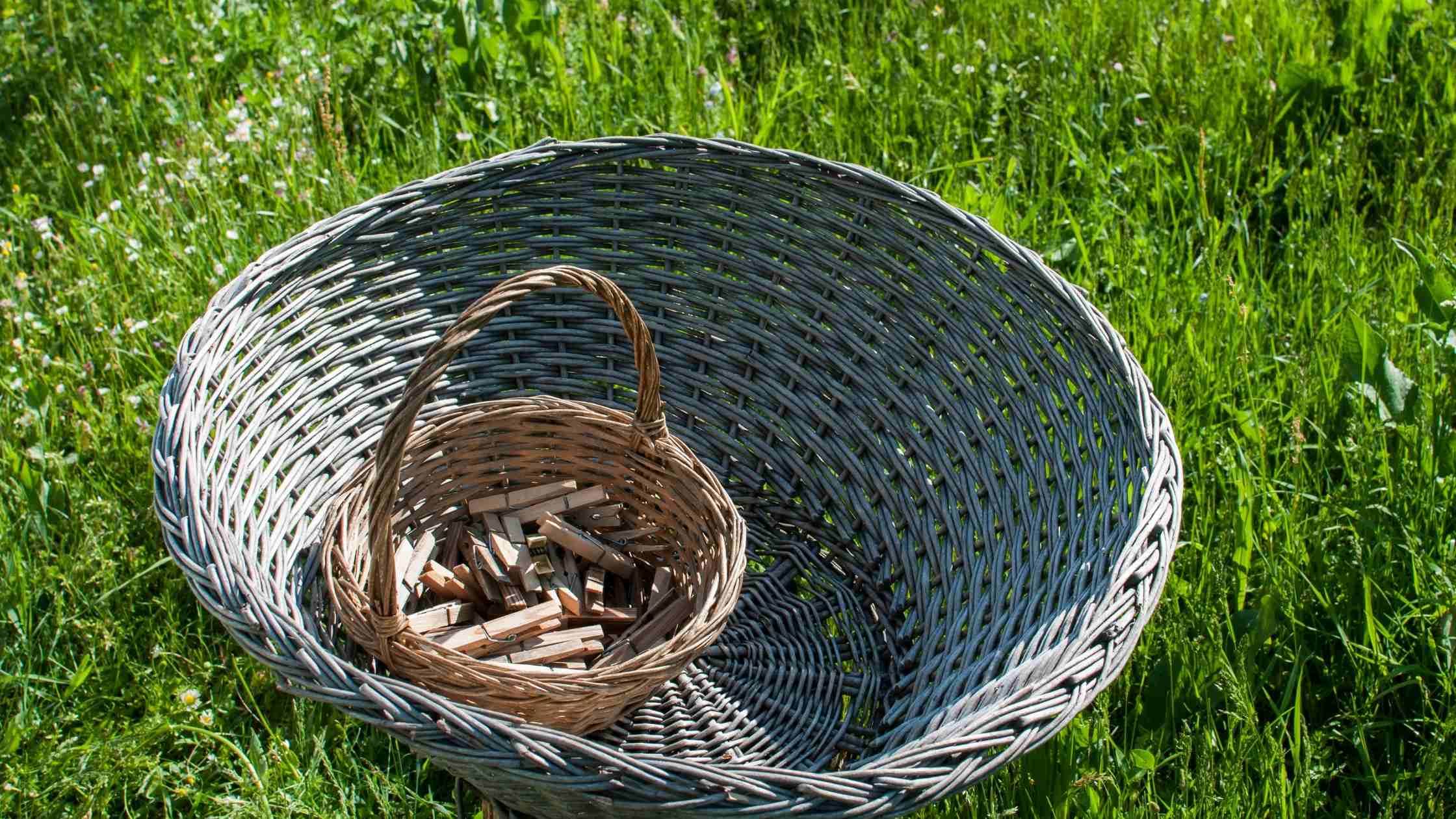 plastic-free laundry - wooden pegs and basket